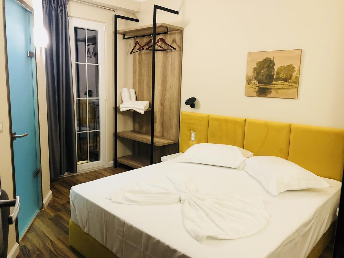 Ruby Palace Вльора Екстер'єр фото